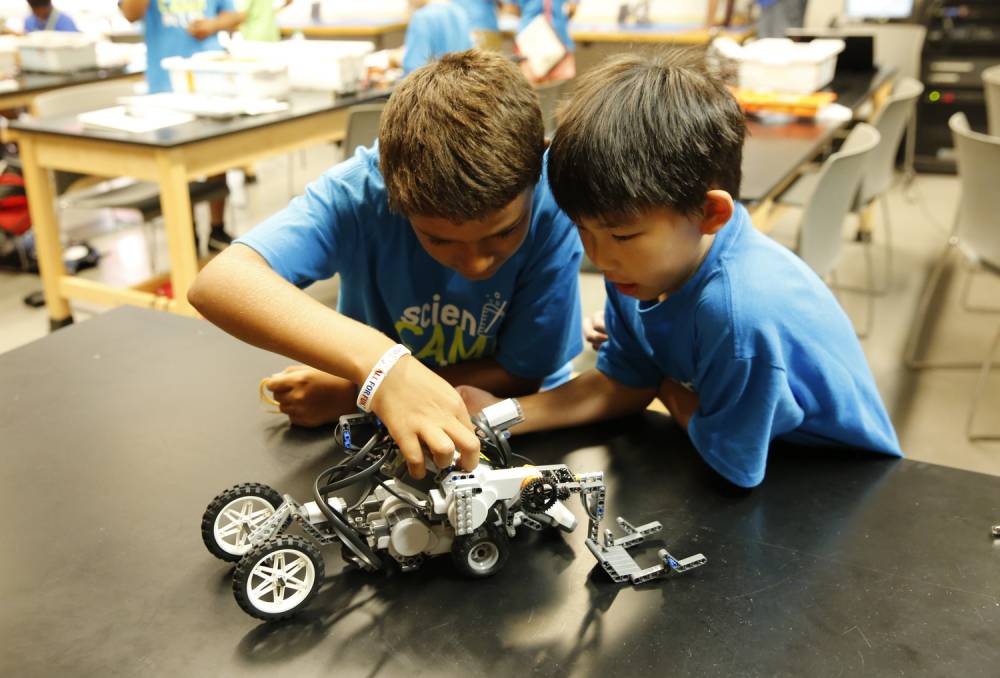TOP NEW JERSEY ACADEMIC CAMP: Science Camp at Liberty Science Center is a Top Academic Summer Camp located in Jersey City New Jersey offering many fun and enriching Academic and other camp programs. 