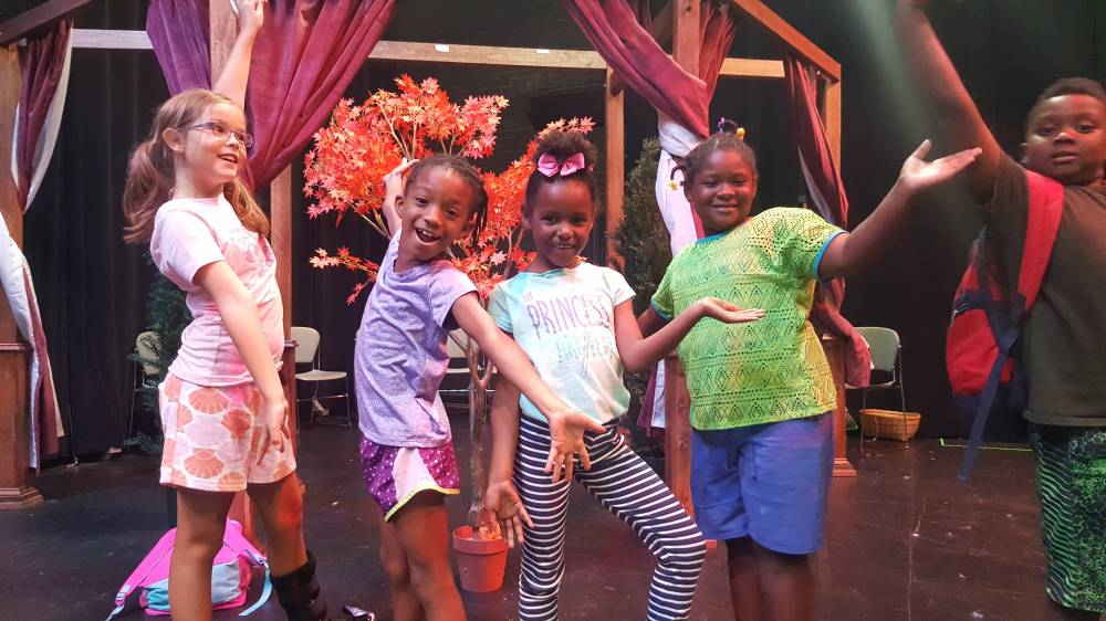 TOP CONNECTICUT ART CAMP: Elm Shakespeare Players Camp is a Top Art Summer Camp located in New Haven Connecticut offering many fun and enriching Art and other camp programs. 
